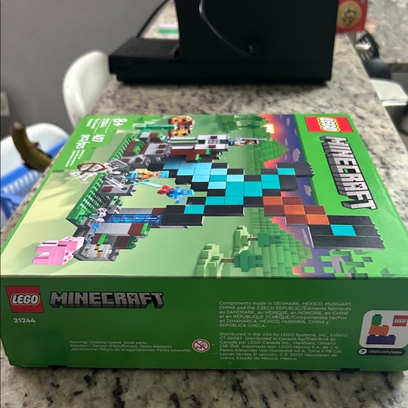 LEGO Minecraft The Sword Outpost Set - Black, Blue, Green - Picture 5 of 6